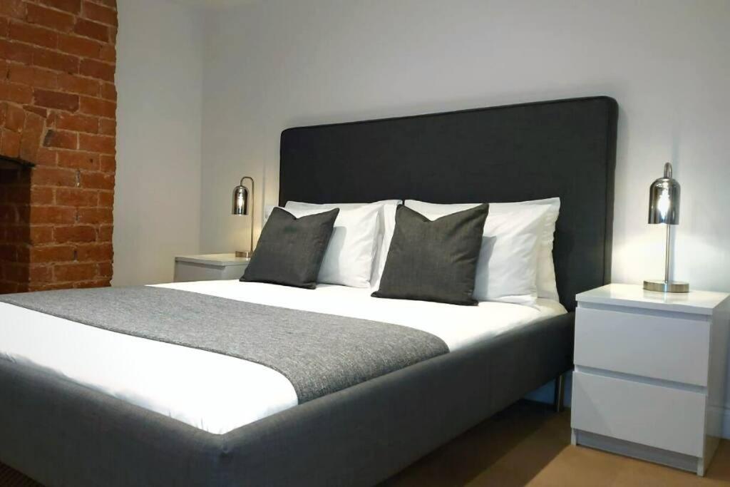 Stylish Apartment In City Centre With Parking Preston  Esterno foto