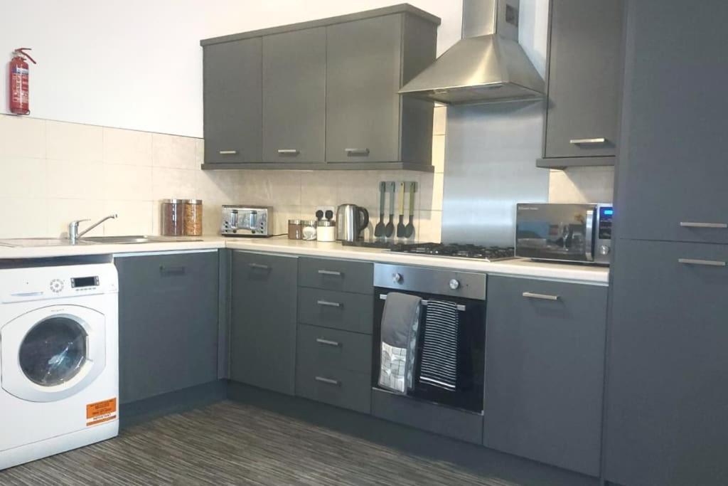 Stylish Apartment In City Centre With Parking Preston  Esterno foto